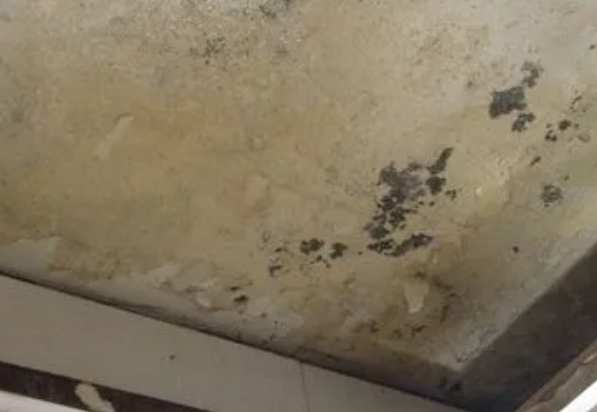 盐亭阳台漏水维修公司分享下盐亭卫生间渗水维修需要注意哪些问题。